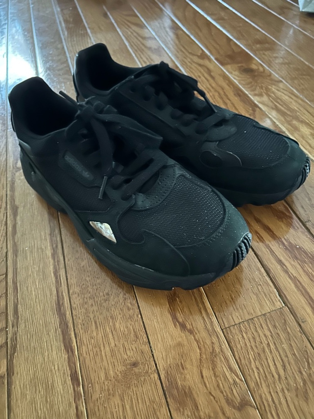 Like New Adidas Falcon Sneakers – Women’s 👟🖤 Sz 9